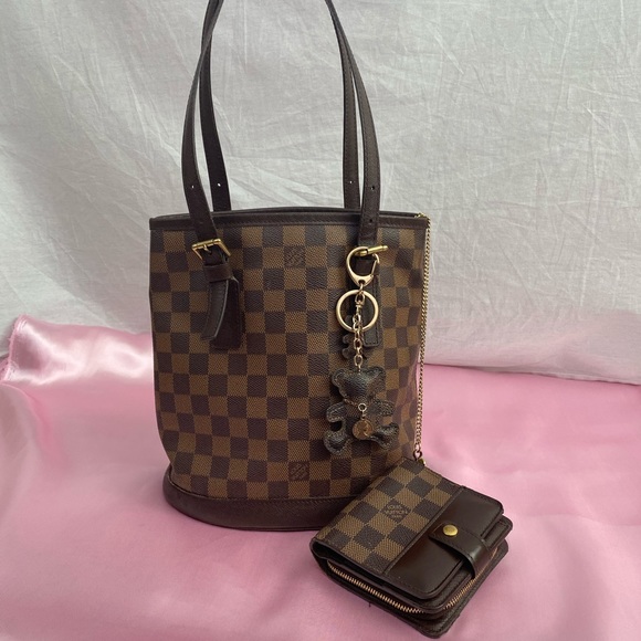 Does Poshmark Sell Authentic Louis Vuittons Handbags